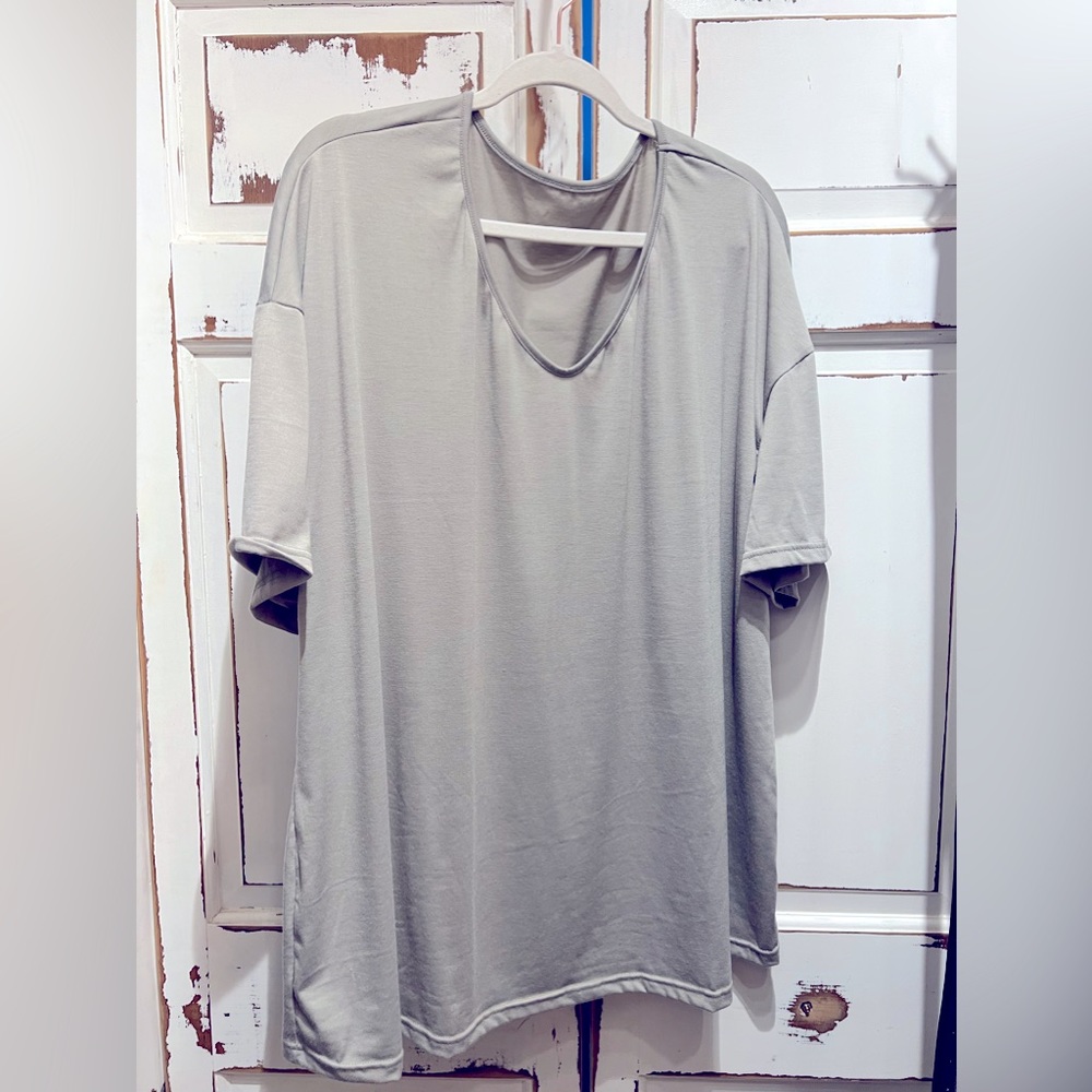 Comfy Tshirt Gray/silver. 100% polyester NWOT
